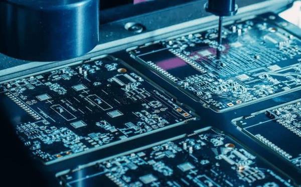 锐炫加持大模型一体机  AI智能体筑牢建筑安全防线